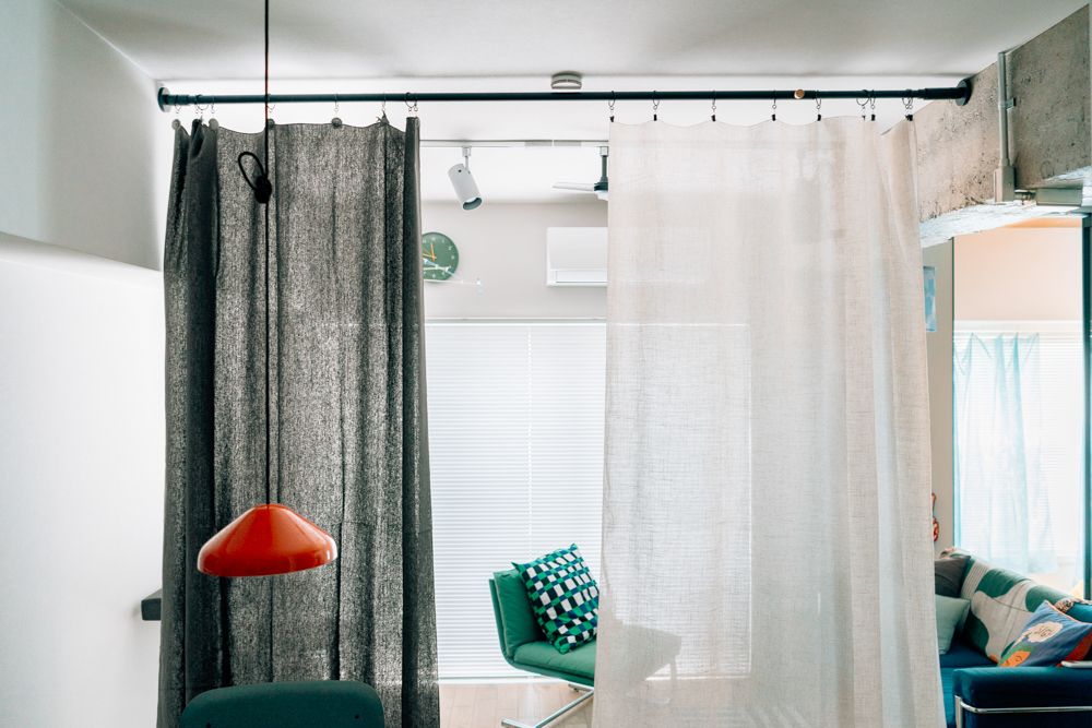 ドローアライン,突っ張り棒,ieno textile,間仕切り,リビング