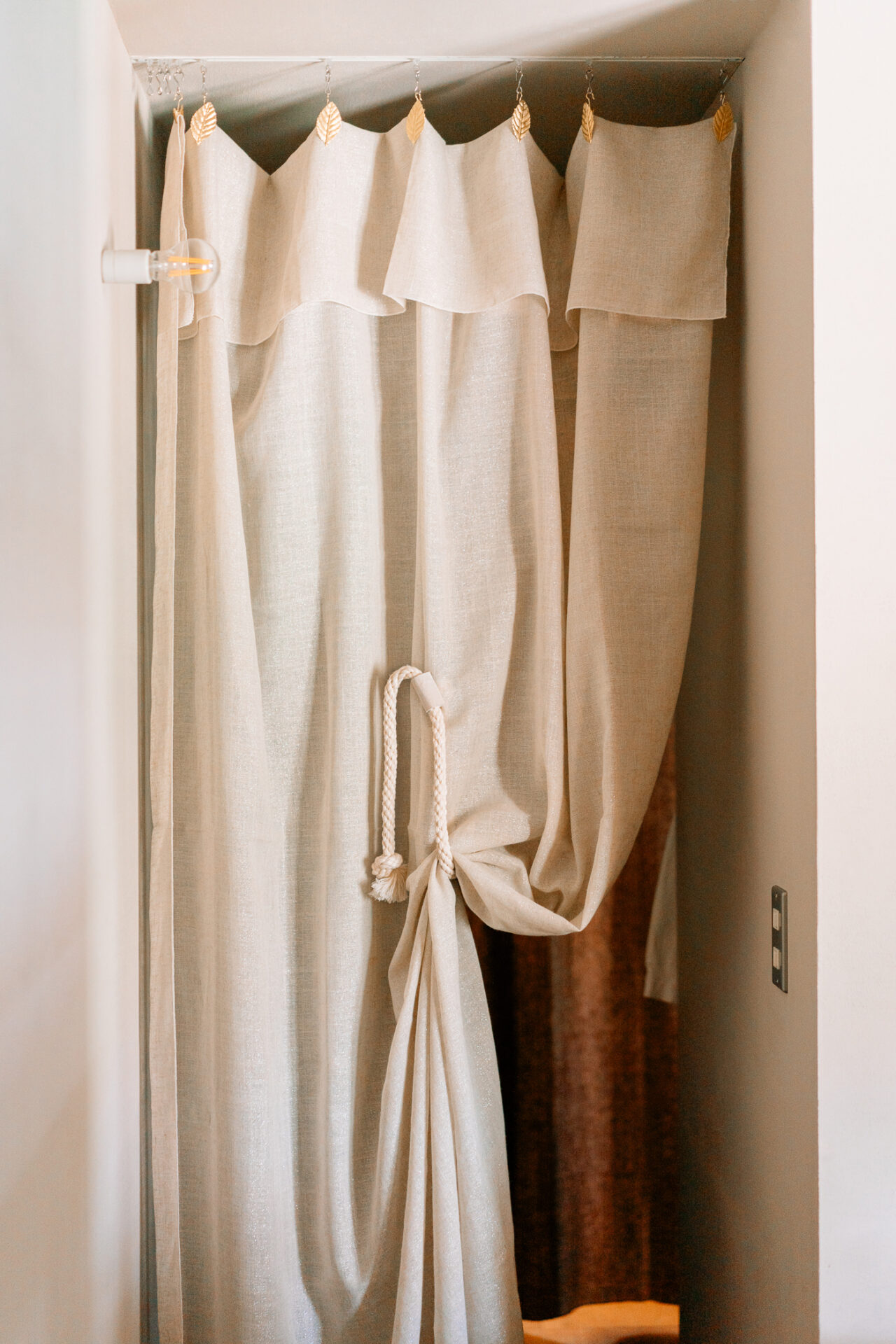 クリップカーテン、間仕切り布、マグネットタッセル、ieno textile