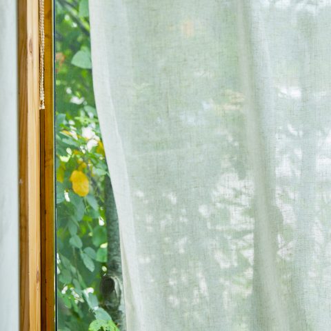 暮らしに四季を、健やかに日々を飾る花と布。
