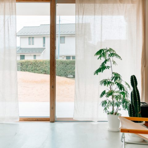 余白を残した、土間のある家。