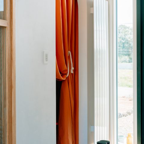 A scenic house that keeps updating its value.