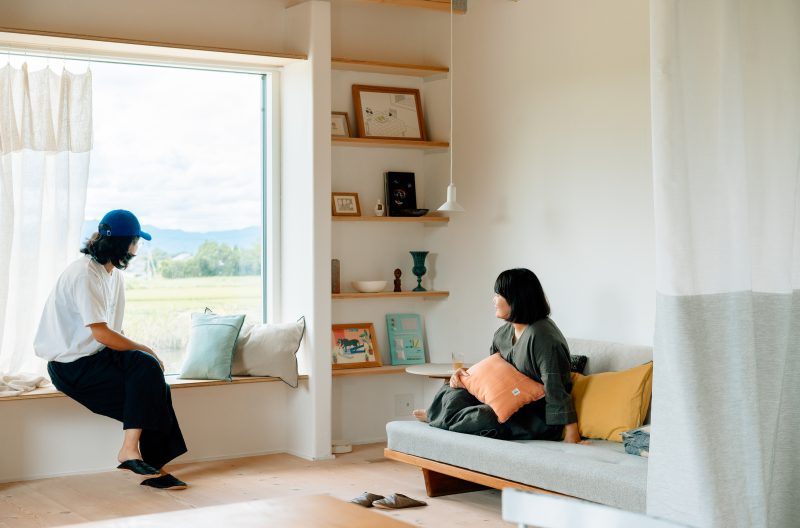 A scenic house that keeps updating its value.