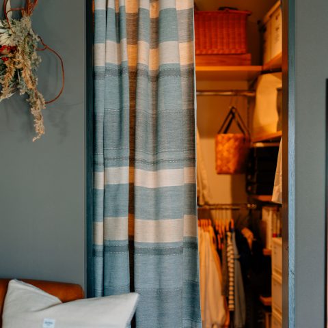 ヴィンテージ家具が主役の、メリハリのある生活空間。