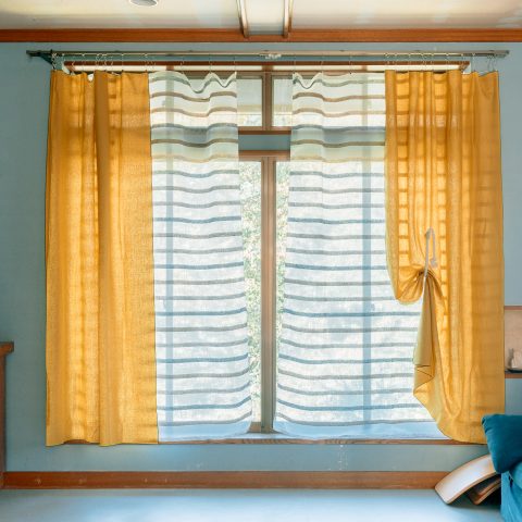 湖畔の家で築く、家族という小さな社会。