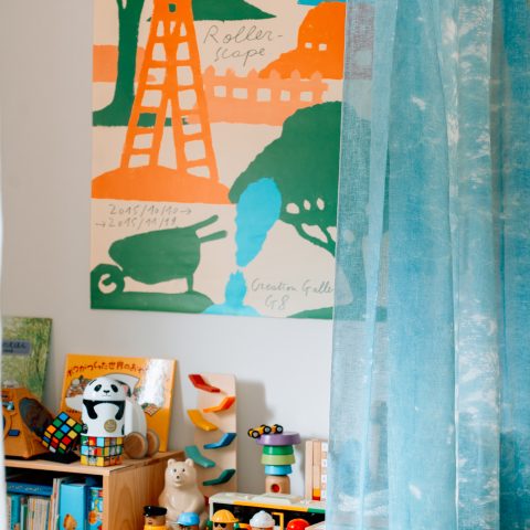 彩りを重ねる、キャンバスのような家。