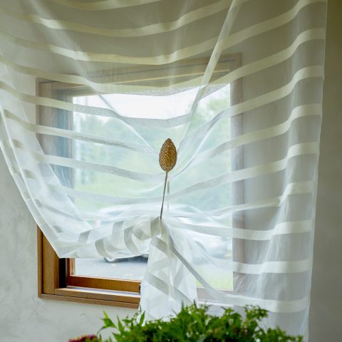 暮らしに四季を、健やかに日々を飾る花と布。