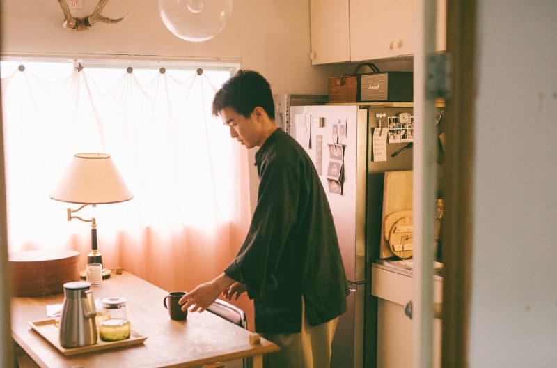 山に暮らせば。四季が移ろう小さな平屋で、線を描く。